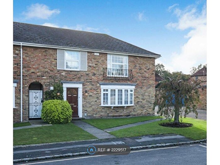 3 Bedroom Semi-Detached House To Rent In West Common Close, Gerrards Cross, SL9