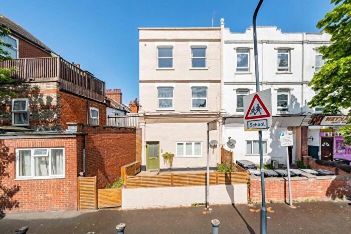 2 Bedroom Flat For Sale In Furness Road, Kensal Rise, NW10