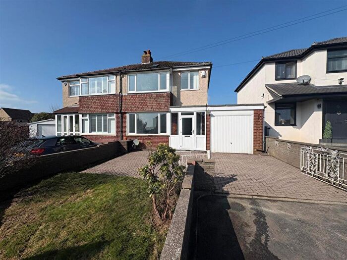 4 Bedroom Semi Detached House For Sale In Greenton Crescent, Queensbury, BD13