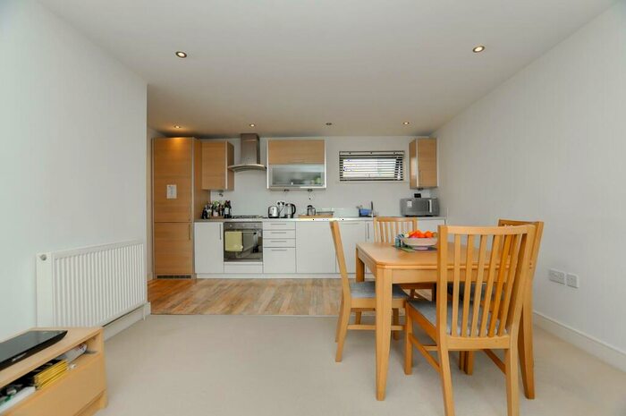 2 Bedroom Flat For Sale In Green Lanes, London, N4