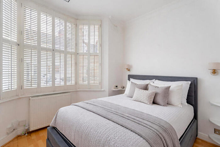 2 Bedroom Flat For Sale In Charteris Road, London, NW6