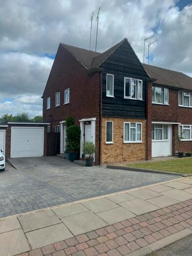 2 Bedroom Flat To Rent In Byland Close, London, N21