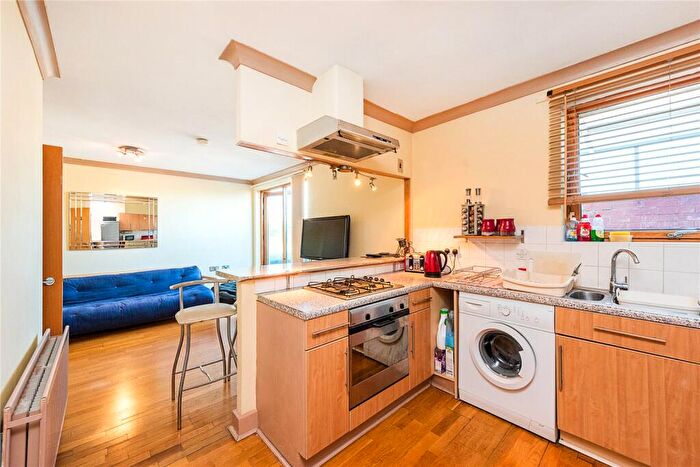 2 Bedroom Flat For Sale In Commercial Road, Poplar, E14