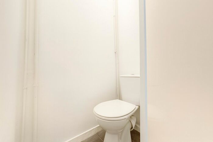 3 Bedroom Flat To Rent In Chicksand Street, London, E1