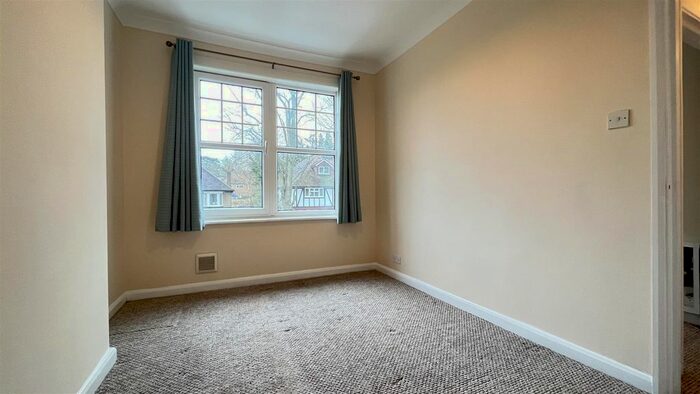 Studio To Rent In Camborne Road, Sutton, SM2