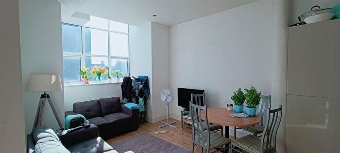 2 Bedroom Flat To Rent In Apartment, Pollard Street, M4
