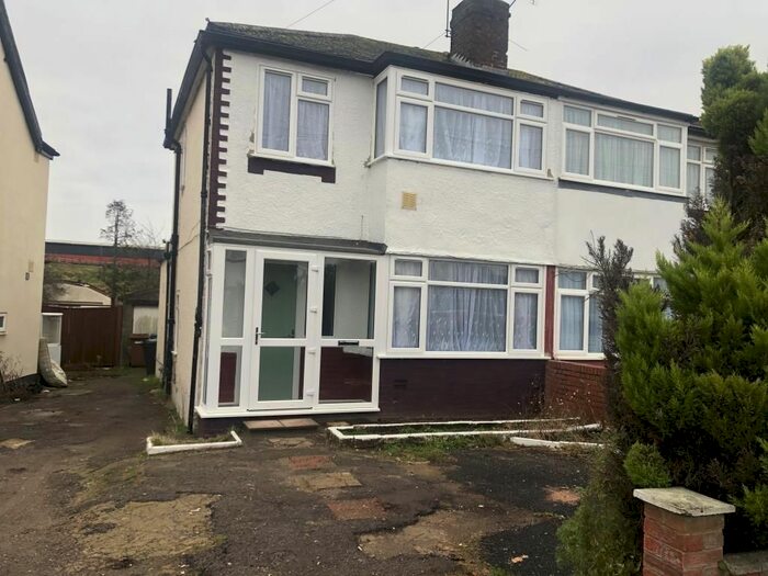 4 Bedroom Semi-Detached House To Rent In Stanmore, Harrow, HA7