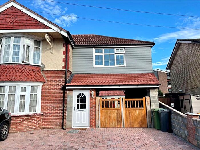 2 Bedroom Apartment To Rent In Chatsworth Avenue, Cosham, PO6