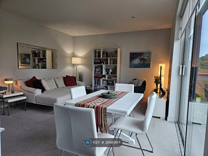 3 Bedroom Flat To Rent In Union Lane, Isleworth, TW7