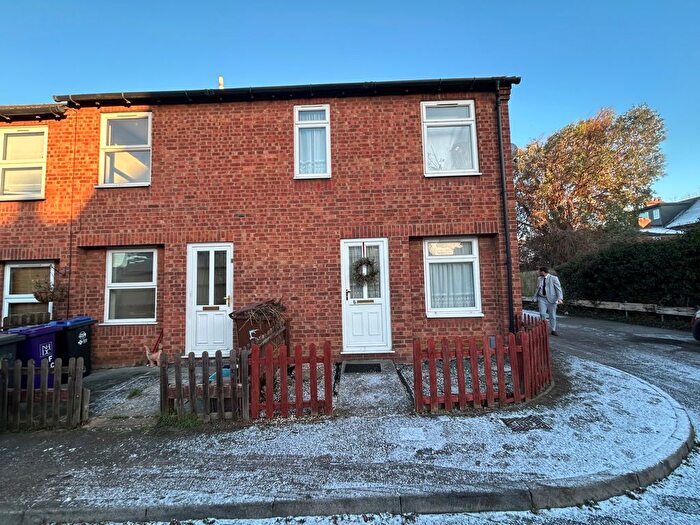 2 Bedroom Property To Rent In Forge Close, Hitchin, SG5