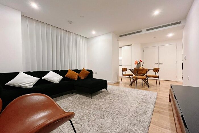 2 Bedroom Apartment To Rent In One Thames Quay, E14