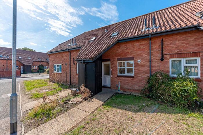 1 Bedroom Terraced House For Sale In Bushey Close, Huntingdon, Cambridgeshire, PE29