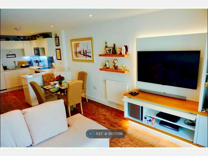 1 Bedroom Flat To Rent In Knightley Walk, Wandsworth, SW18