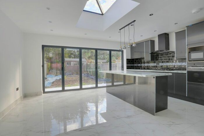 3 Bedroom Terraced House To Rent In Princes Avenue, Palmers Green, N13