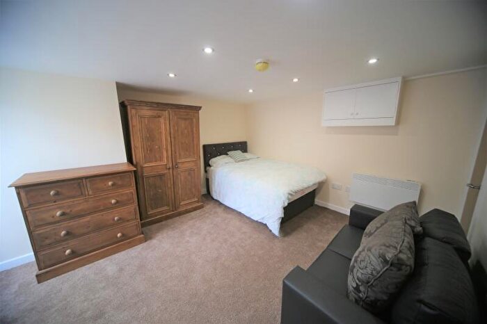 Studio To Rent In Beechwood Walk, Burley, Leeds, LS4