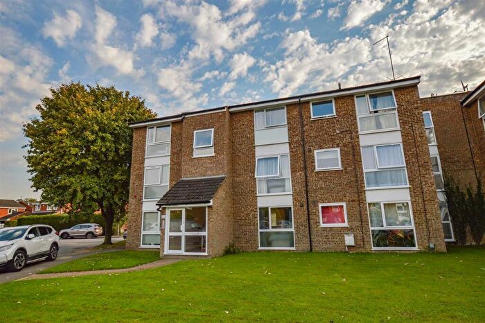 1 Bedroom Flat To Rent In Thamesdale, London Colney, AL2