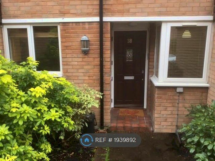 2 Bedroom Flat To Rent In Green Acres, Croydon, CR0