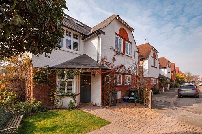 4 Bedroom Detached House For Sale In Holmesdale Avenue, SW14