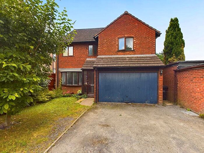 4 Bedroom Detached House For Sale In Station Road, Fernhill Heath, Worcester, Worcestershire, WR3