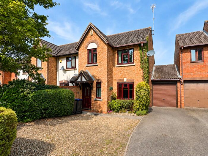 3 Bedroom Link Detached House For Sale In Kingsmead, Kingsthorpe, NN2