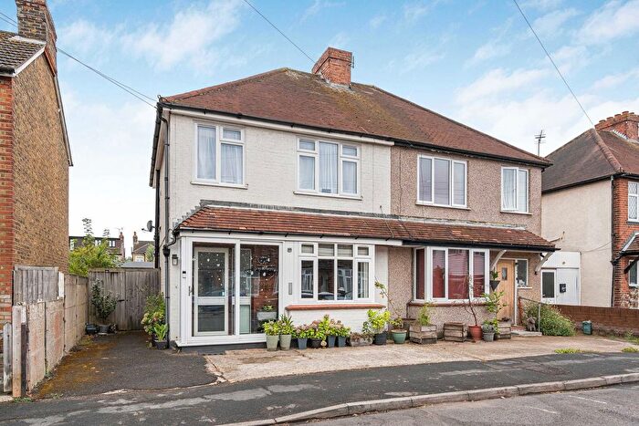 3 Bedroom Semi-Detached House For Sale In South Avenue, Egham, Surrey, TW20