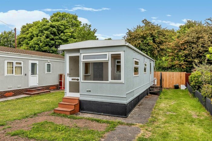 1 Bedroom Detached Bungalow For Sale In Moorhouse Lane, Hallen, Bristol, BS10