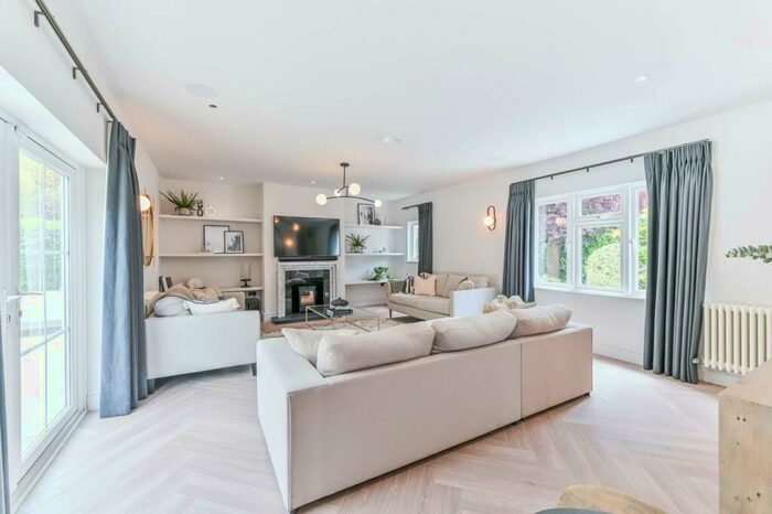 4 Bedroom Detached House To Rent In Lower Camden, Chislehurst, BR7