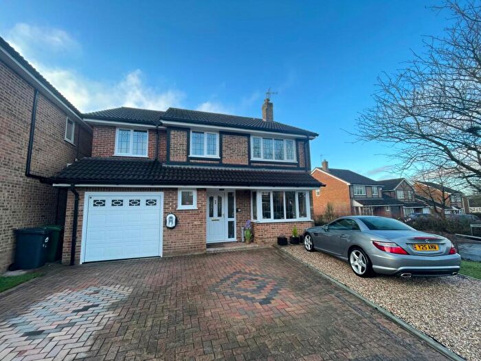 6 Bedroom Detached House For Sale In Corinthian Close, Basingstoke, RG22