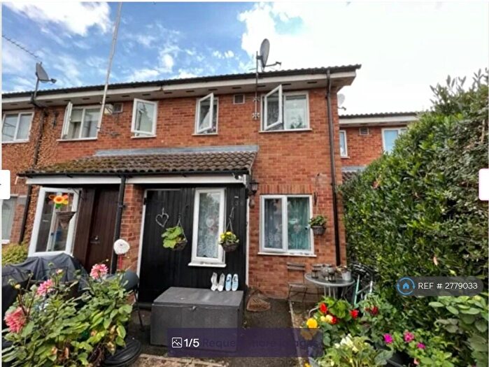 1 Bedroom Terraced House To Rent In Penn Road, Datchet, Slough, SL3