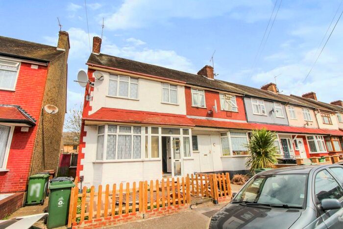 4 Bedroom End Of Terrace House To Rent In Royston Avenue, Chingford, London, E4