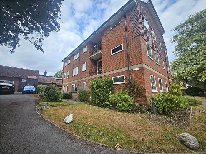 2 Bedroom Flat To Rent In East Street, Farnham, Surrey, GU9