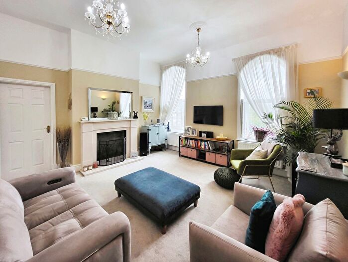 2 Bedroom Flat For Sale In Manor Park Drive, Great Sutton, Ellesmere Port, CH66