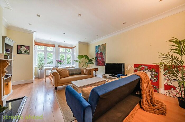 2 Bedroom Flat For Sale In Crystal Palace Park Road, London, SE26