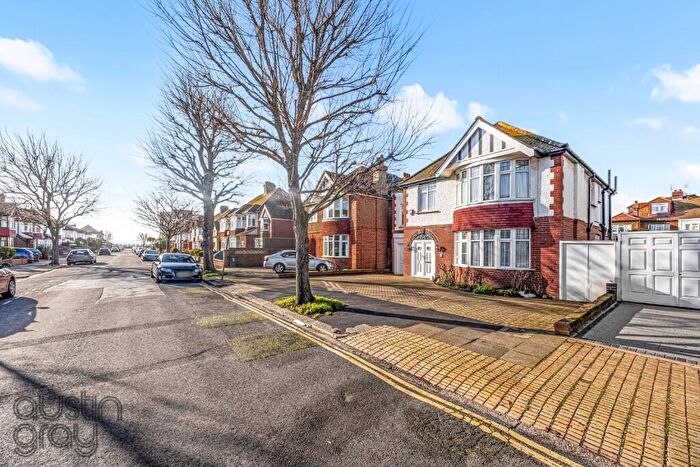 4 Bedroom Detached House For Sale In Berriedale Avenue, Hove, East Sussex, BN3