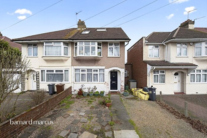 4 Bedroom Semi Detached House For Sale In Durham Road, Feltham, TW14