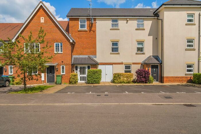 2 Bedroom Flat For Sale In Roman Lane, Southwater, RH13