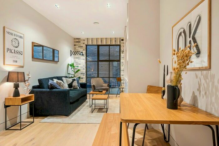 1 Bedroom Serviced Apartments To Rent In Queen Victoria Street, London, EC4V