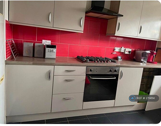 3 Bedroom Flat To Rent In Hollyhead Mews, Birmingham, B16