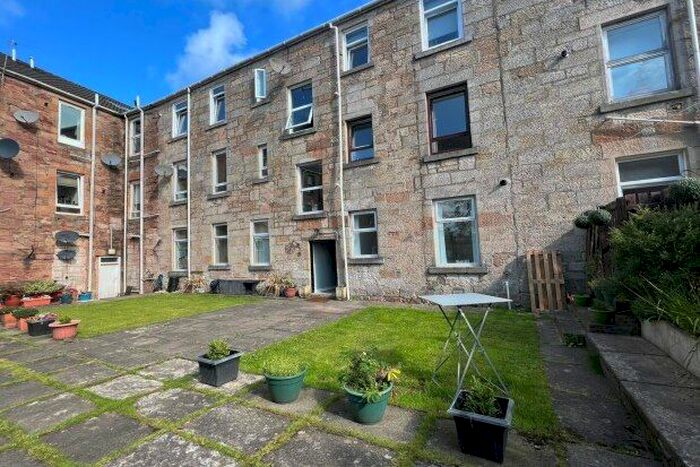 1 Bedroom Flat To Rent In Woodside Walk, Hamilton, ML3