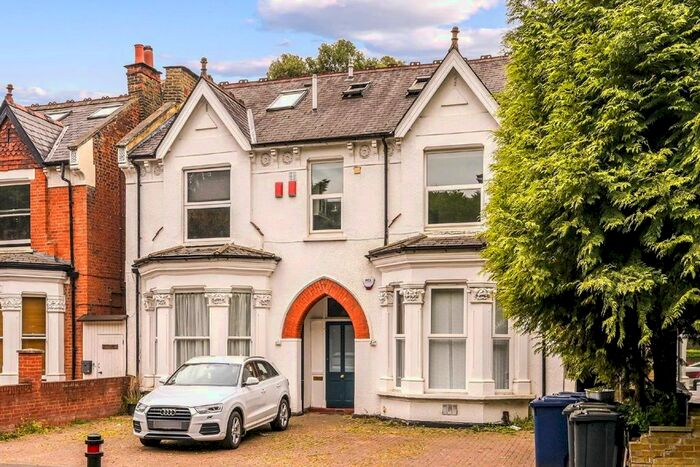 2 Bedroom Flat To Rent In Gordon Road, London, W5