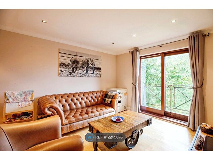 2 Bedroom Flat To Rent In Kingswood Drive, London, SE19