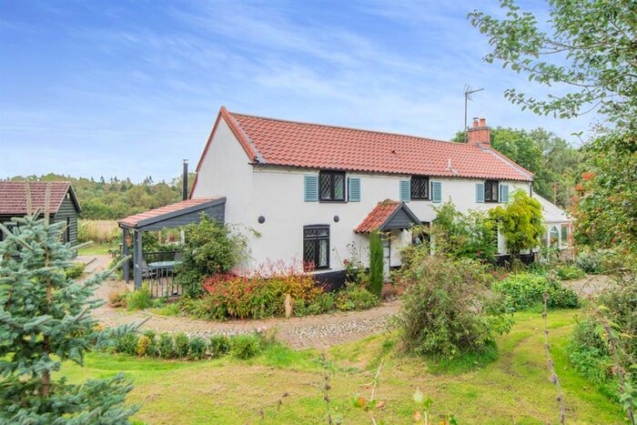 4 Bedroom Cottage For Sale In Buck Brigg, Hanworth, Norwich, NR11