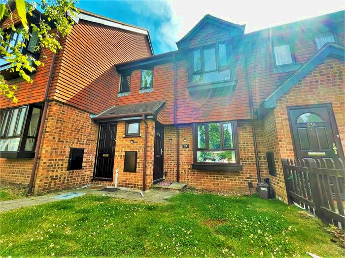 2 Bedroom Maisonette To Rent In Woodstock Road, Rochester, Kent, ME2