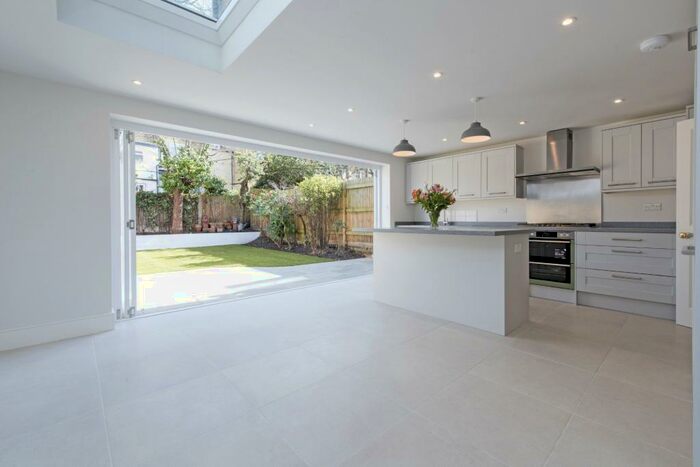 5 Bedroom Terraced House To Rent In Ramsden Road, SW12