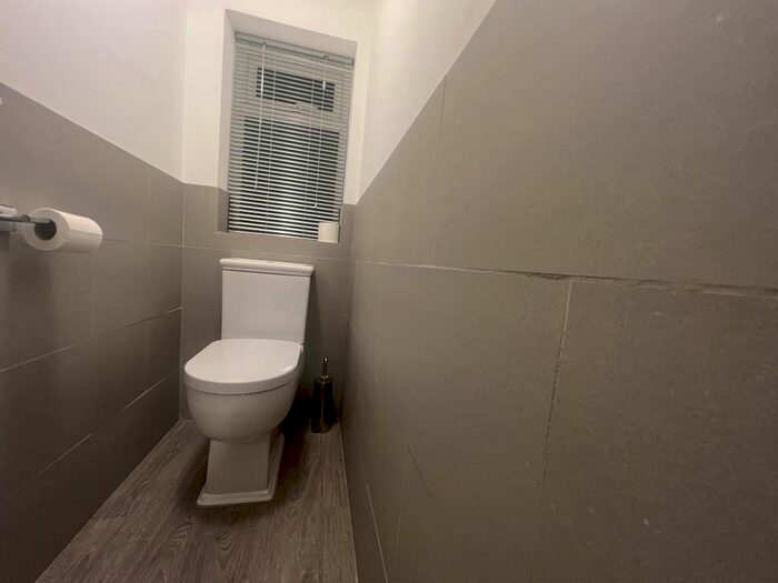 3 Bedroom Detached House To Rent In Crofthill Road, Slough, SL2