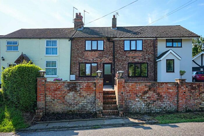 2 Bedroom Terraced House For Sale In Lamb Lane, Roos, HU12