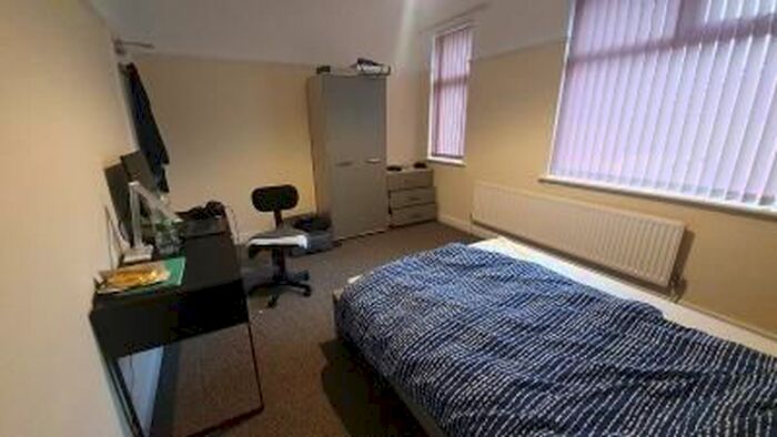 4 Bedroom Semi-Detached House To Rent In Rusholme Grove, Manchester, M14