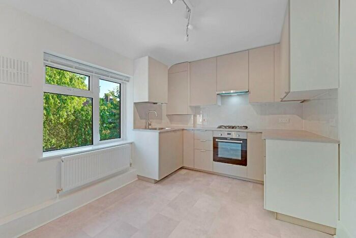 1 Bedroom Flat To Rent In Ivinghoe Road, Dagenham, RM8