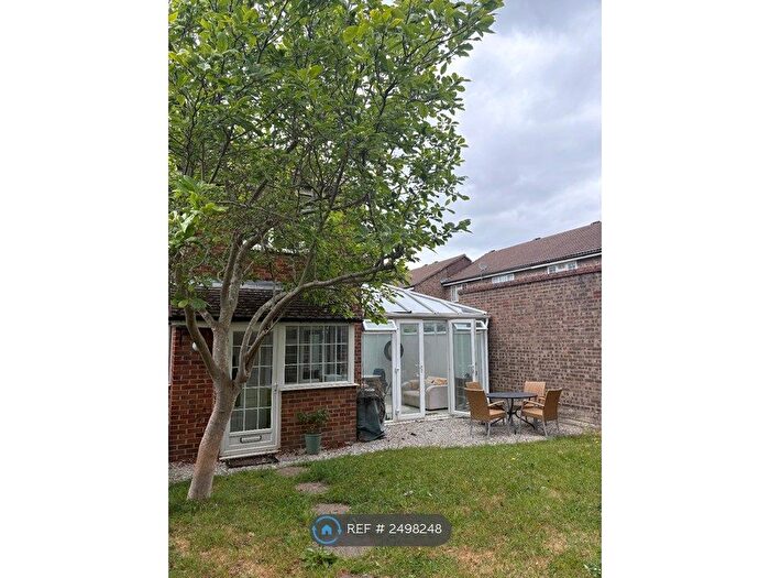 1 Bedroom End Of Terrace House To Rent In College Gardens, London, SW17