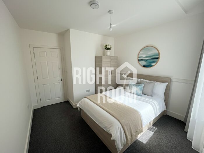 2 Bedroom Flat To Rent In Two Bed Apartment, Bridge Road, Southampton, SO19